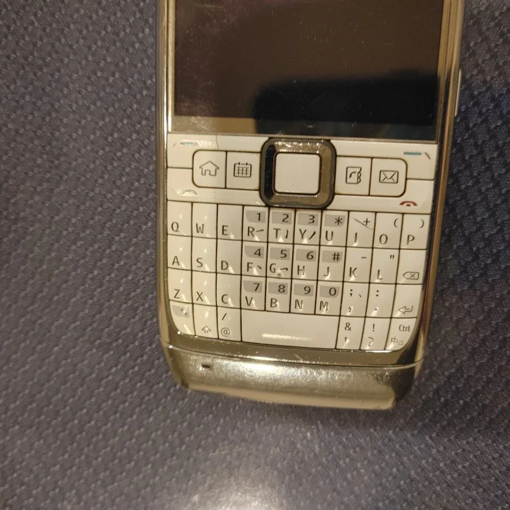 Nokia E71 Mobile Phone 3.15 MP Camera 3G WIFI GPS 2.4in
